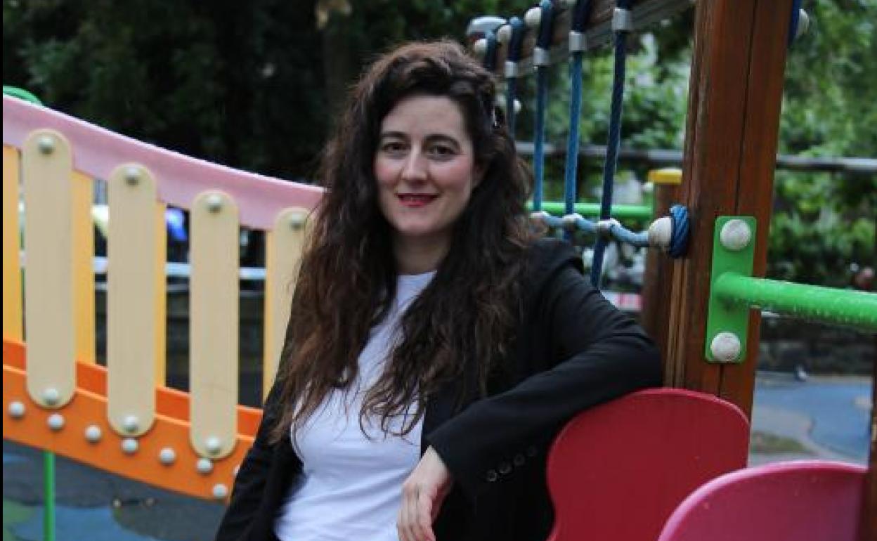 La psicóloga y psicopedagoga infantil Mireia Centeno, en un parque de Zumaia.