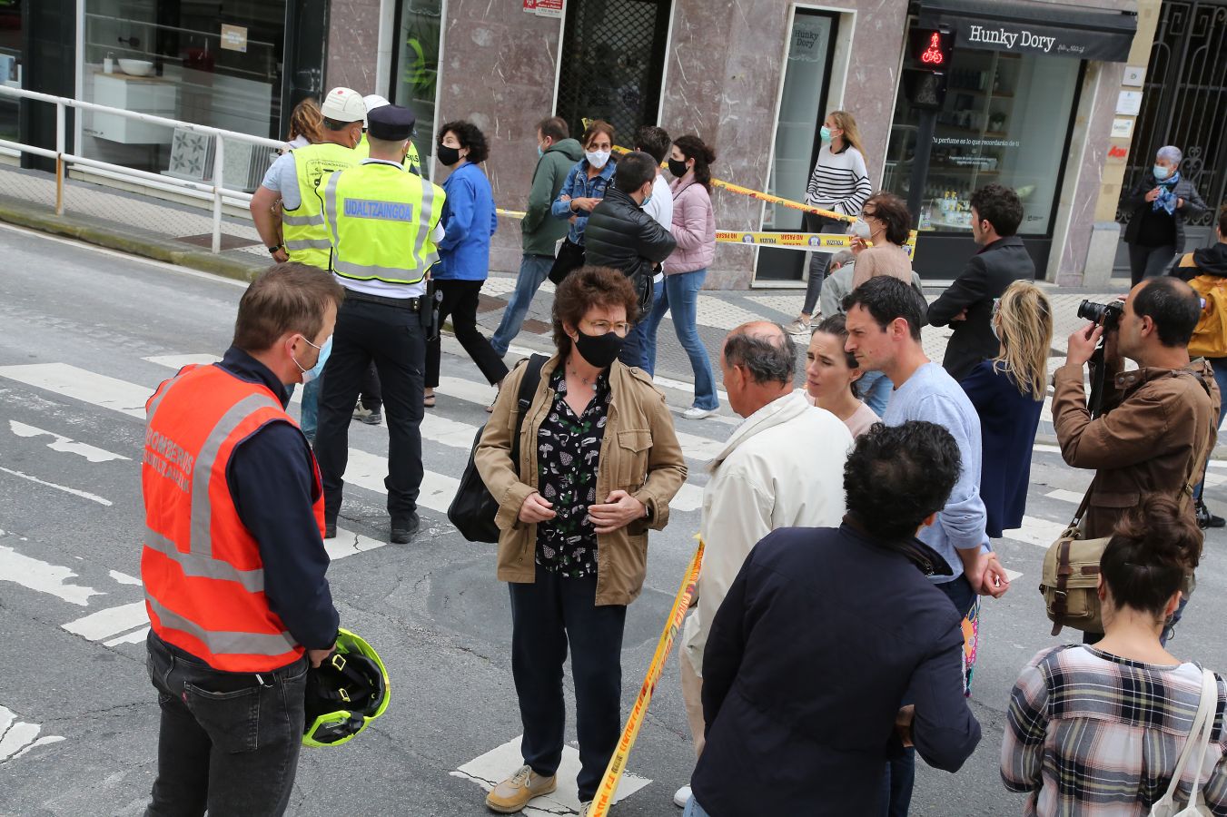 El Hotel Londres y otro edificio han tenido que ser desalojados debido a un desprendimiento en un sótano. 