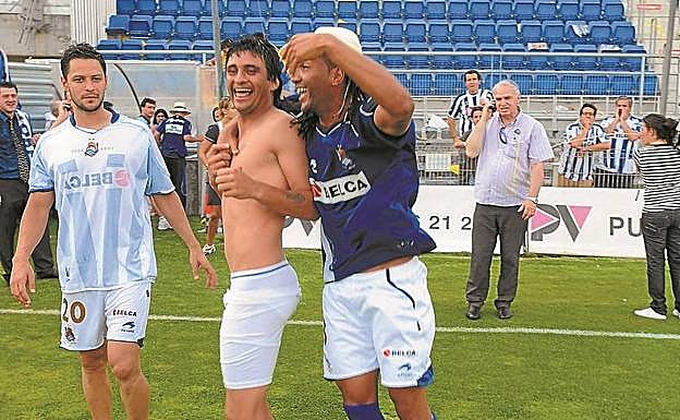 Delirio en Cádiz. Apoteosis txuri-urdin en el Ramón de Carranza. Tres goles de un superlativo Carlos Bueno dejaron el ascenso a tiro. Fue una exhibición de poderío a domicilio (1-3). 