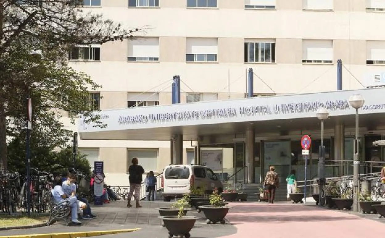 Tres casos positivos tras una operación ponen en alerta a Txagorritxu y obligan a aislar a 10 sanitarios