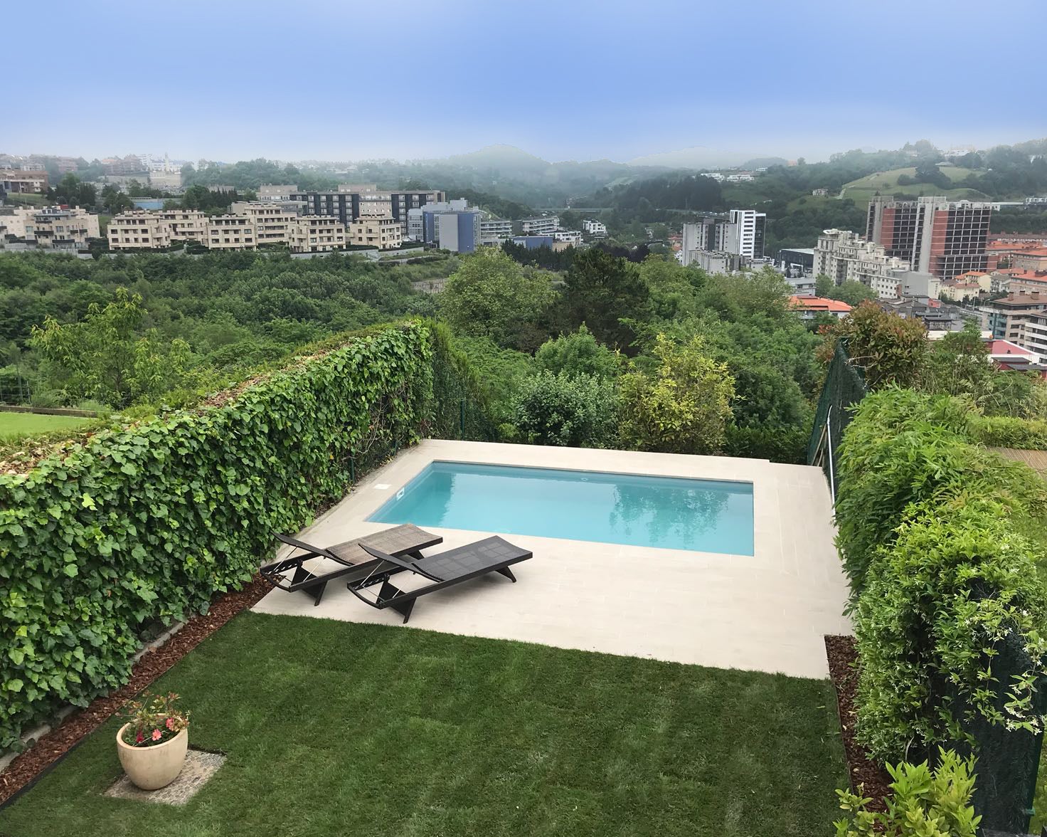 Los últimos años la construcción de piscinas privadas en casasde Gipuzkoa se ha incremendo añadiendo así valor añadido a las viviendas.