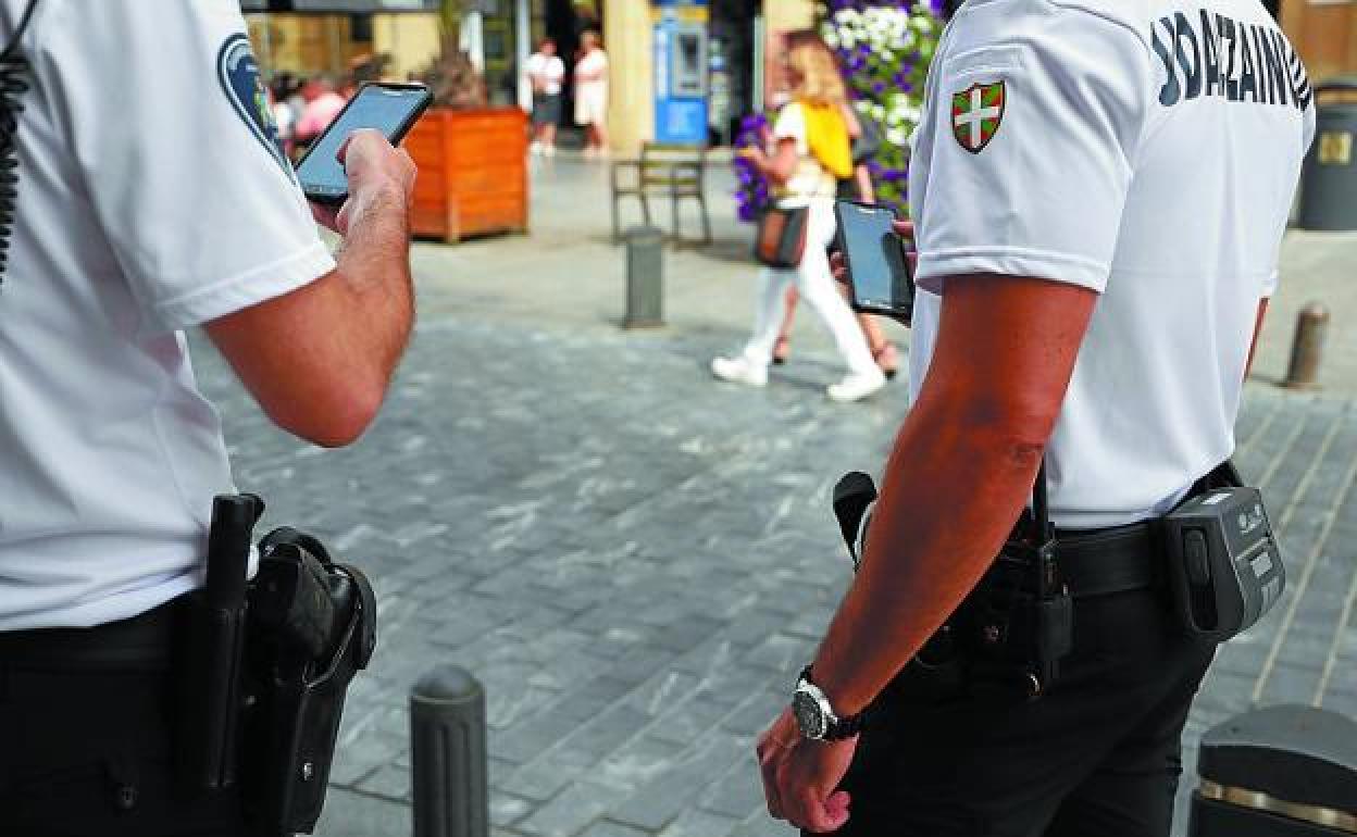 Sorprenden en Donostia a dos personas que habían viajado de Sevilla sin justificación