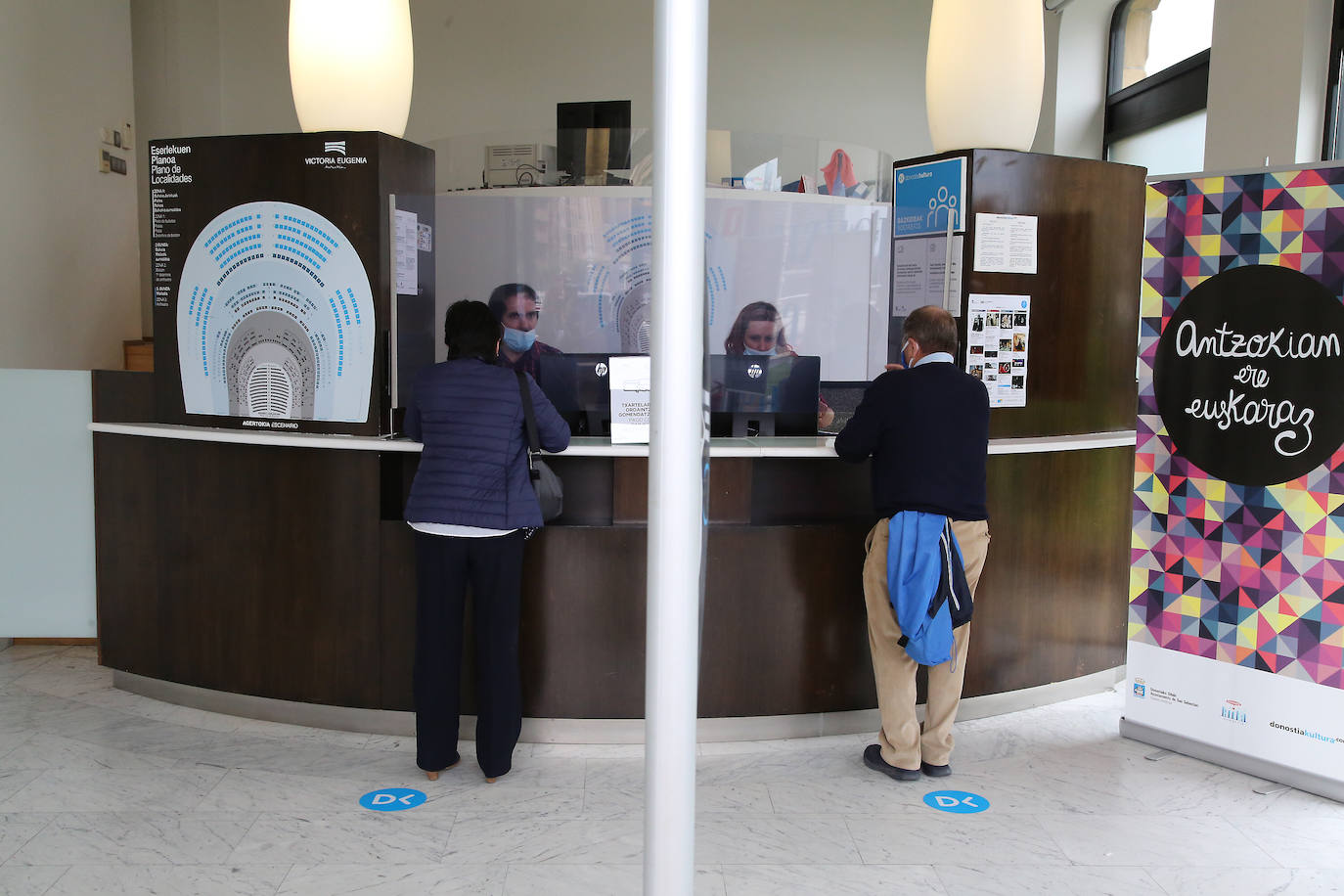 Reapertura del Teatro Victoria Eugenia. 