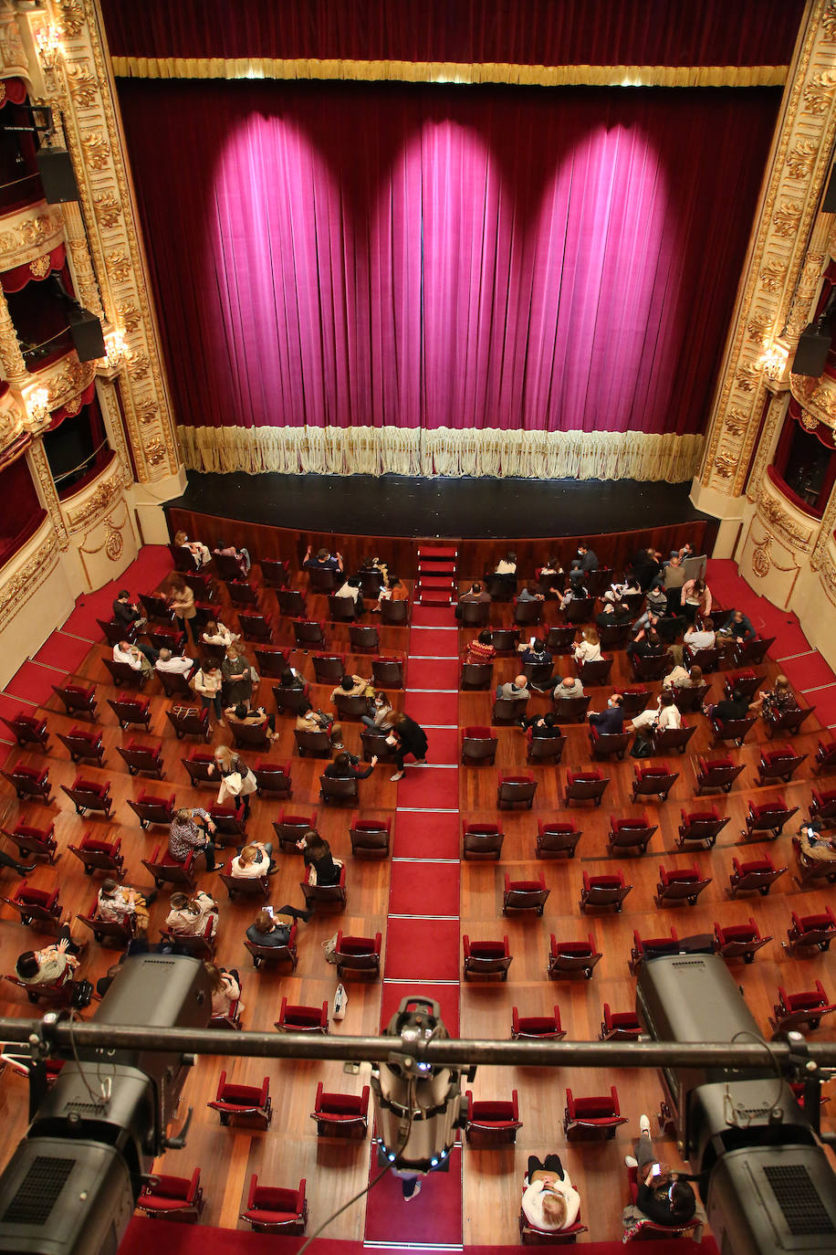 Reapertura del Teatro Victoria Eugenia. 