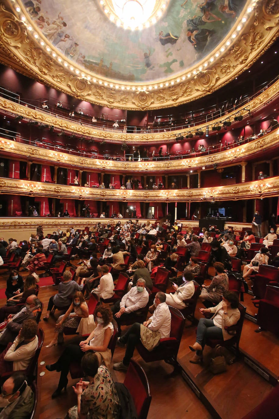 Reapertura del Teatro Victoria Eugenia. 