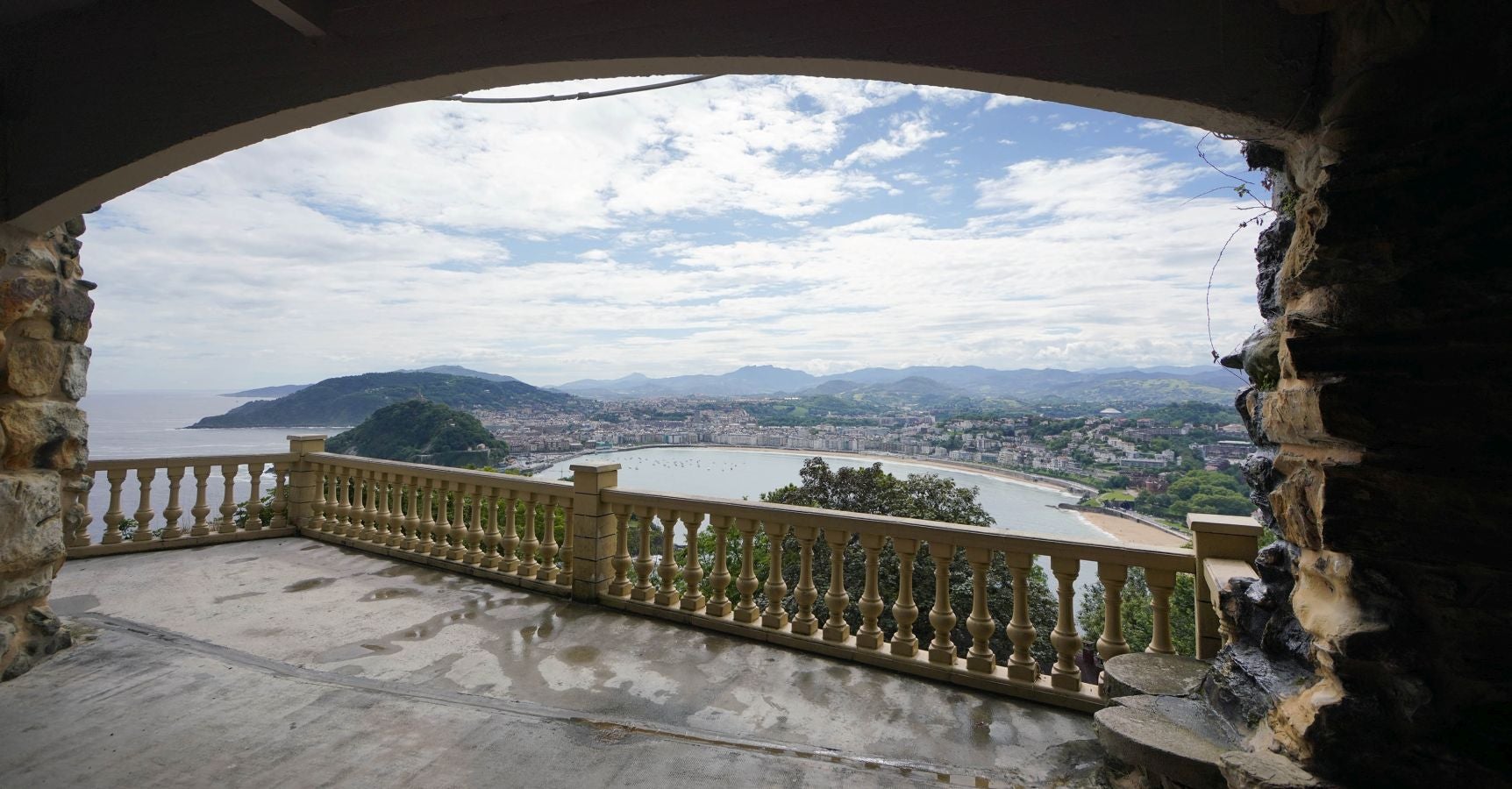 Tras más de cien días con sus puertas cerradas la actividad ha vuelto al parque de atracciones de Igeldo