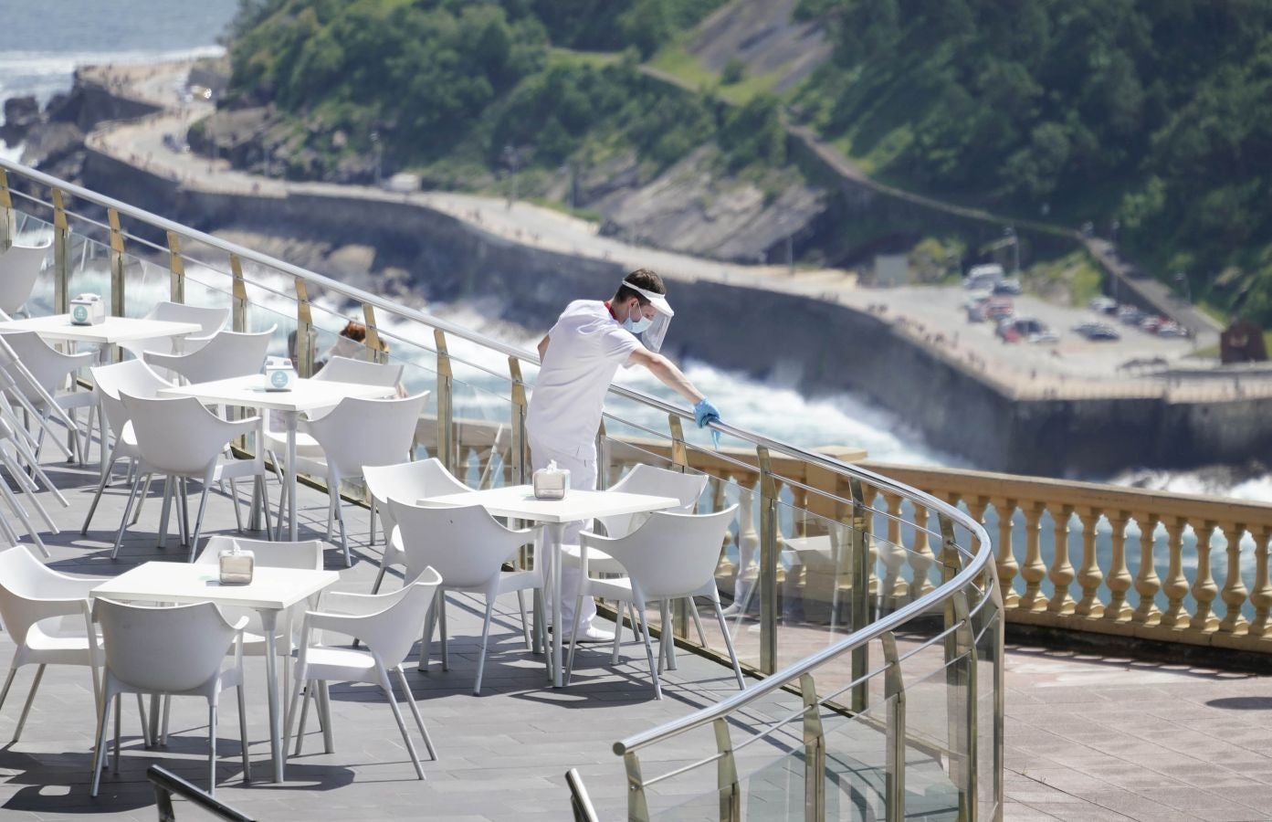 Tras más de cien días con sus puertas cerradas la actividad ha vuelto al parque de atracciones de Igeldo