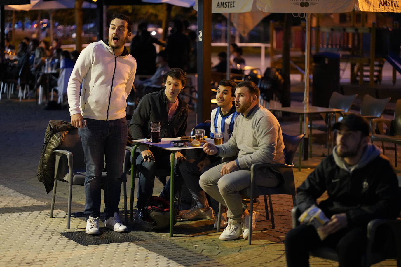 Pocos aficionados se ha acercado a los alrededores del Reale Arena para recibir a la Real Sociedad