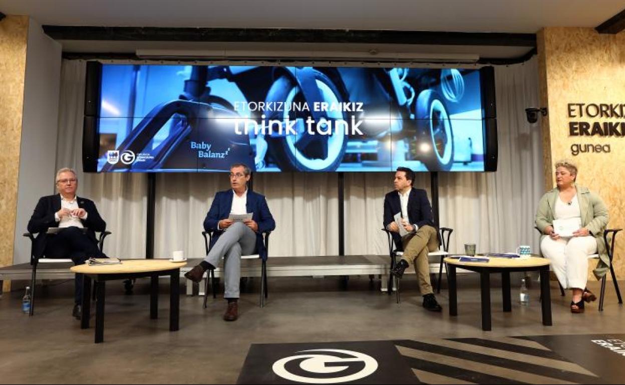 Asensio, Olano, Lasa y Peña, ayer en en la presentación del 'think tank'. 