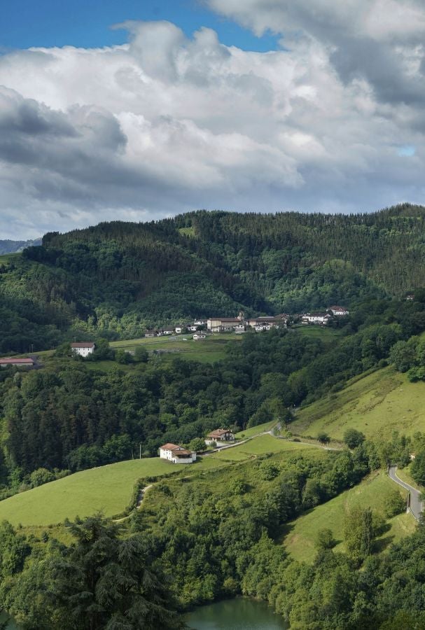 Orendain y Baliarrain, entre prados y bosques.