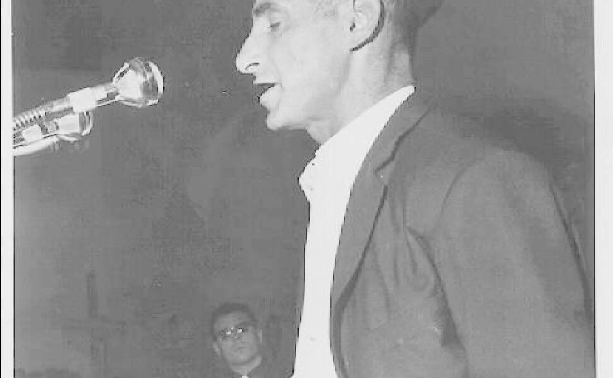 Xalbador bertsotan, Xabier Amurizaren begiradapean.