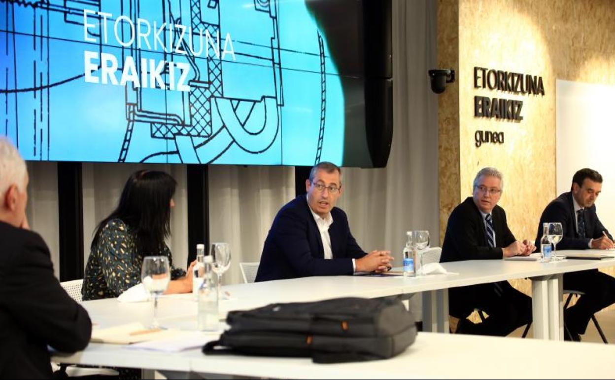 La reunión del diputado general con los rectores de unviersidades.