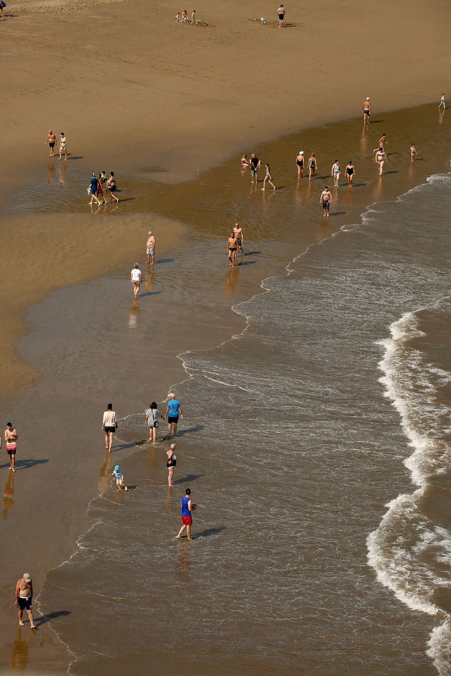 Ya están operativas en las playas de Gipuzkoa, entre ellas las de Donostia y Orio, las cámaras que servirán para controlar el aforo de los arenales.