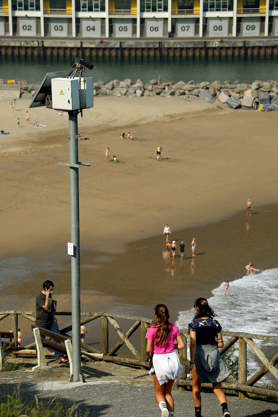 Ya están operativas en las playas de Gipuzkoa, entre ellas las de Donostia y Orio, las cámaras que servirán para controlar el aforo de los arenales.