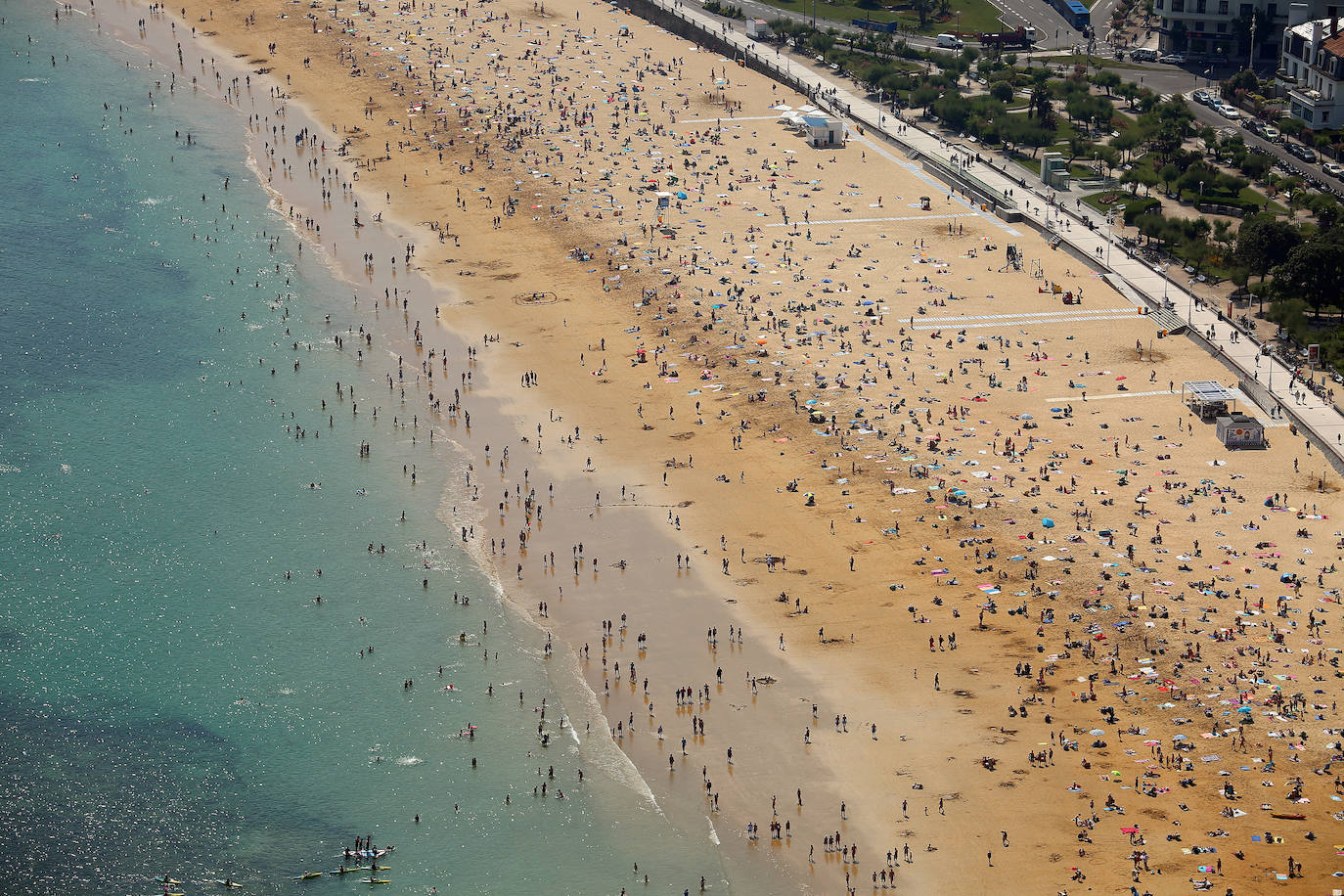 Ya están operativas en las playas de Gipuzkoa, entre ellas las de Donostia y Orio, las cámaras que servirán para controlar el aforo de los arenales.