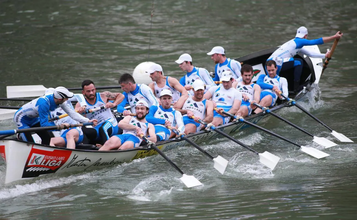 La Torrekua II toma la segunda ciaboga en el XI Test de Pasai San Pedro, en el que fue segunda, tras Orio y por delante de Hondarribia.