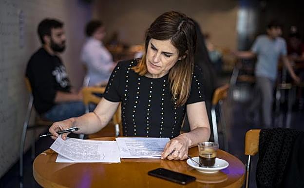 Último repaso a las notas antes de un mitin