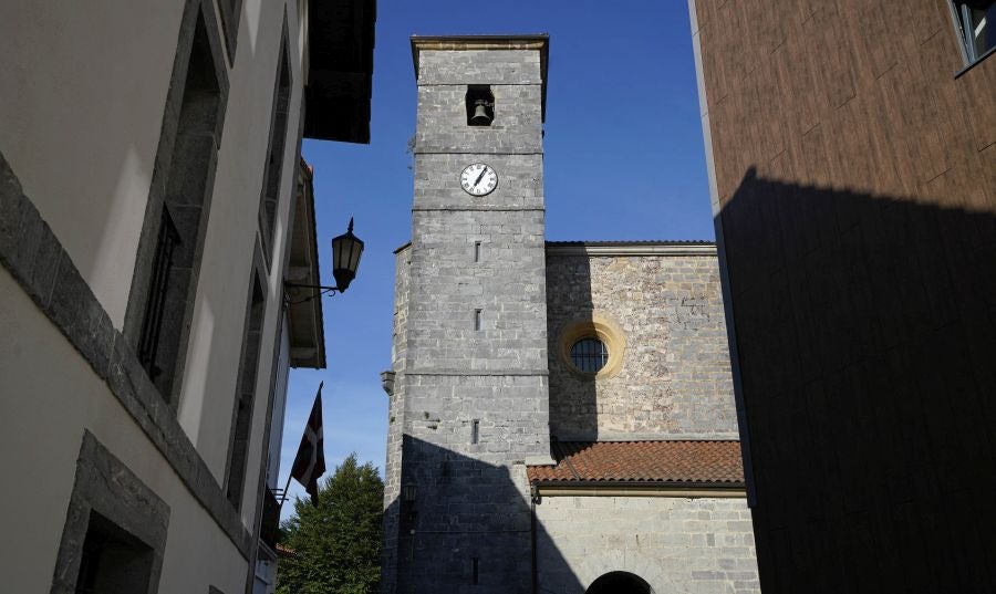 Enclavada en un lugar de gran belleza, al abrigo del Hernio, alberga el espacio artístico Urmara, el museo al aire libre del escultor Koldobika Jauregi