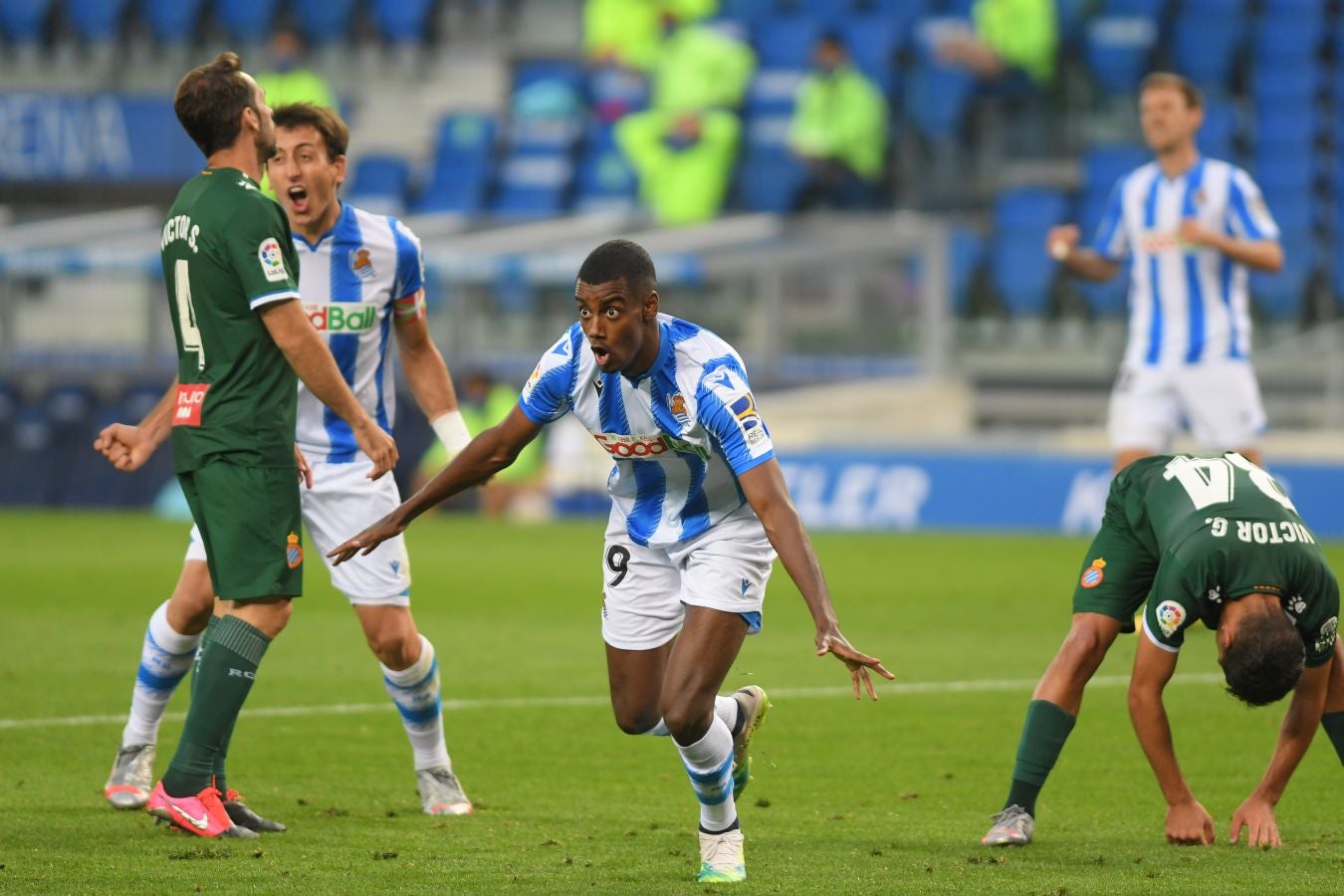 La Real Sociedad ha ganado su primer partido tras la vuelta de la Liga después de remontar a un Espanyol que se había adelantado en el marcador.