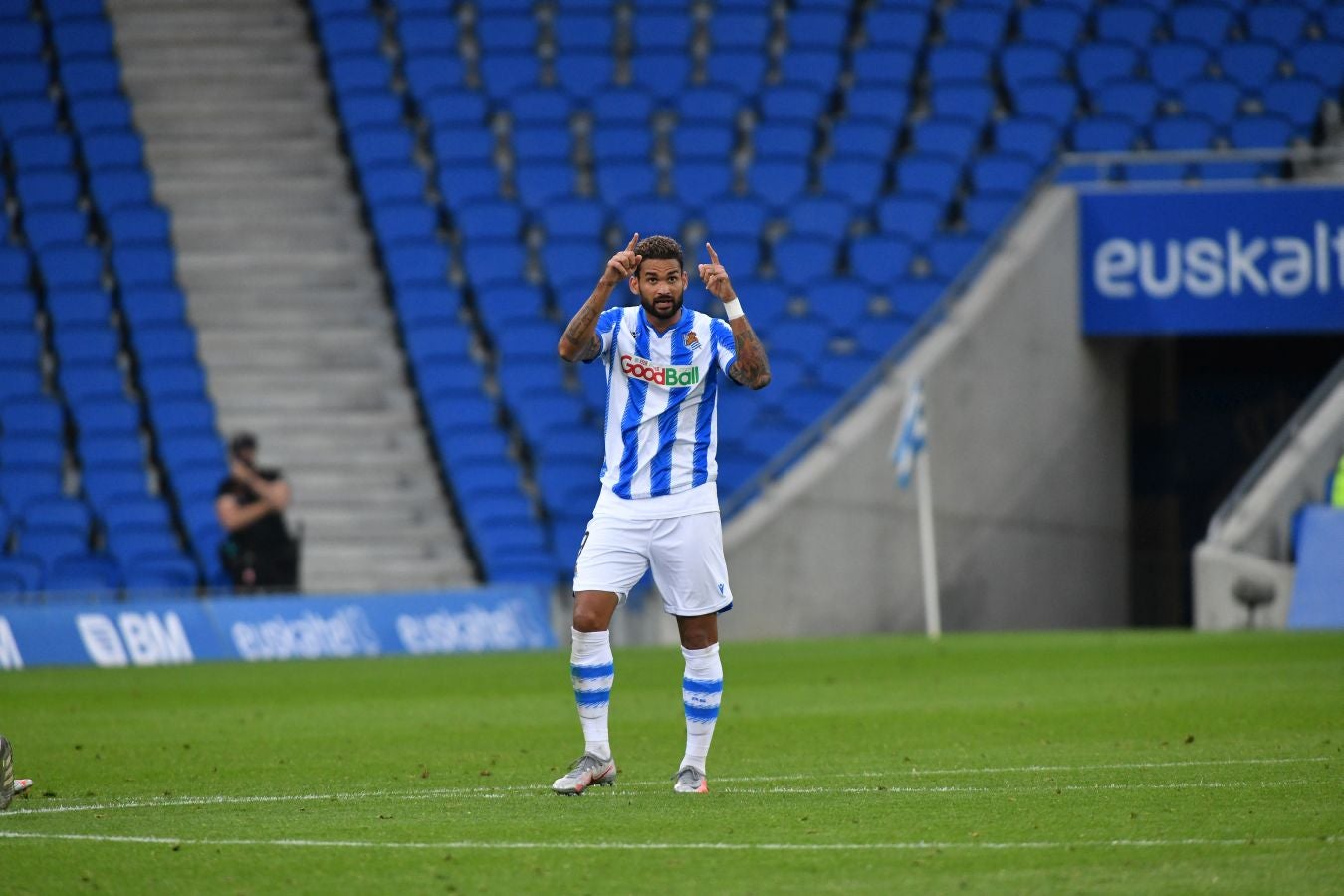 La Real Sociedad ha ganado su primer partido tras la vuelta de la Liga después de remontar a un Espanyol que se había adelantado en el marcador.