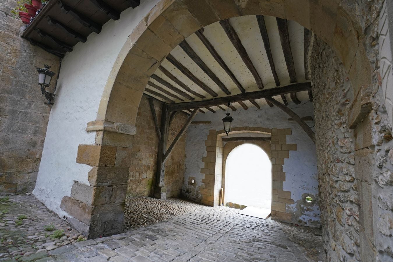Segura fue durante siglos una de las villas más poderosas de Gipuzkoa y conserva muy bien su carácter medieval