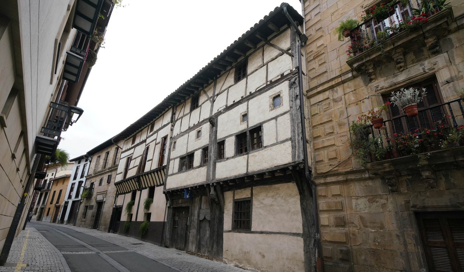 Segura fue durante siglos una de las villas más poderosas de Gipuzkoa y conserva muy bien su carácter medieval