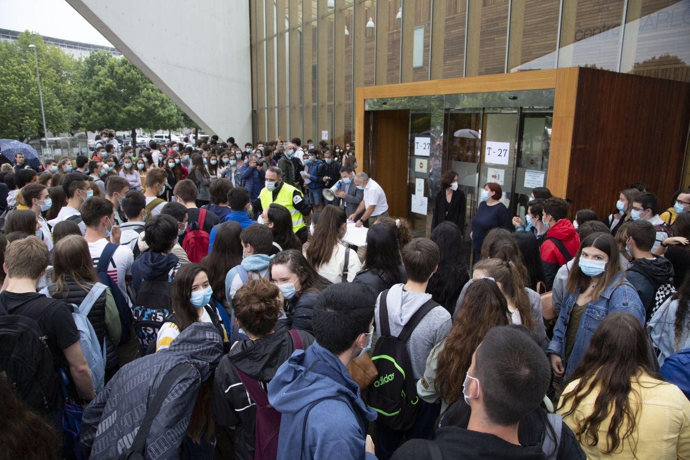 Cerca de 4.500 estudiantes guipuzcoanos encaran desde este lunes la Selectividad más atípica, que además de en Donostia se está llevando a cabo en Eibar.