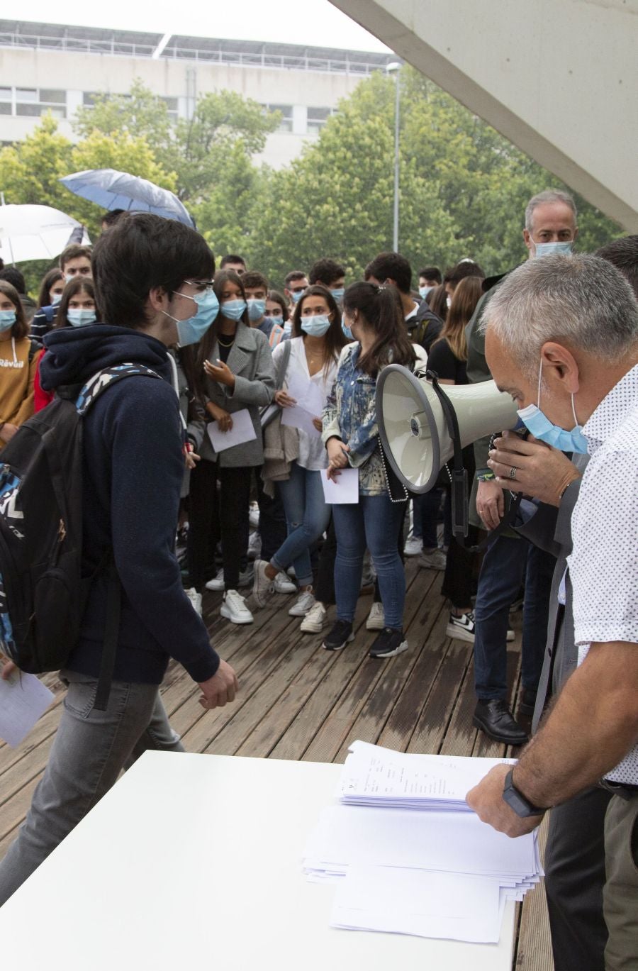 Cerca de 4.500 estudiantes guipuzcoanos encaran desde este lunes la Selectividad más atípica, que además de en Donostia se está llevando a cabo en Eibar.