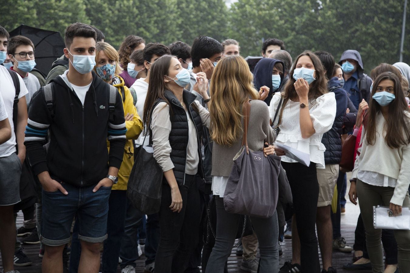 Cerca de 4.500 estudiantes guipuzcoanos encaran desde este lunes la Selectividad más atípica, que además de en Donostia se está llevando a cabo en Eibar.