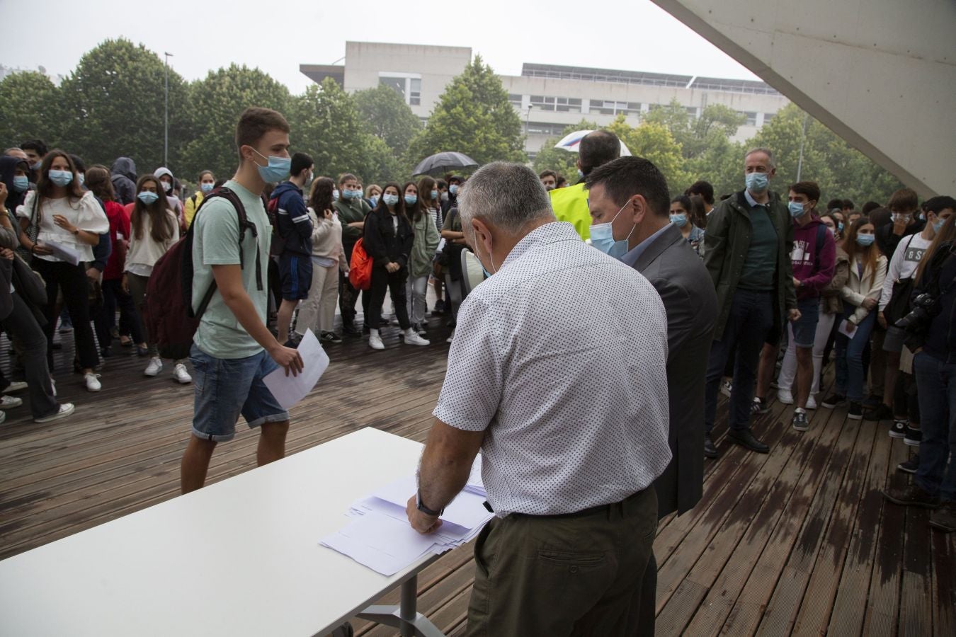 Cerca de 4.500 estudiantes guipuzcoanos encaran desde este lunes la Selectividad más atípica, que además de en Donostia se está llevando a cabo en Eibar.
