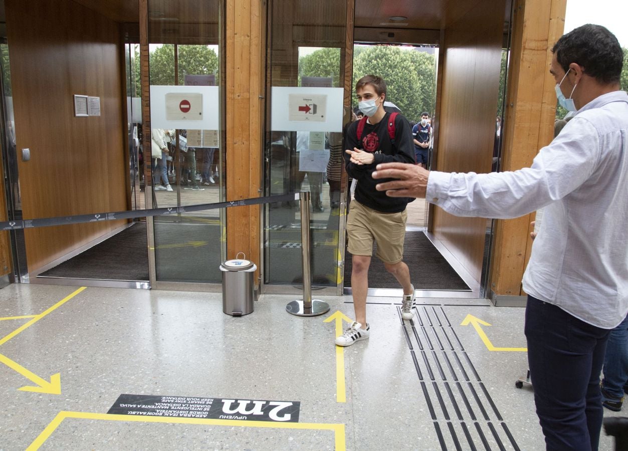 Cerca de 4.500 estudiantes guipuzcoanos encaran desde este lunes la Selectividad más atípica, que además de en Donostia se está llevando a cabo en Eibar.