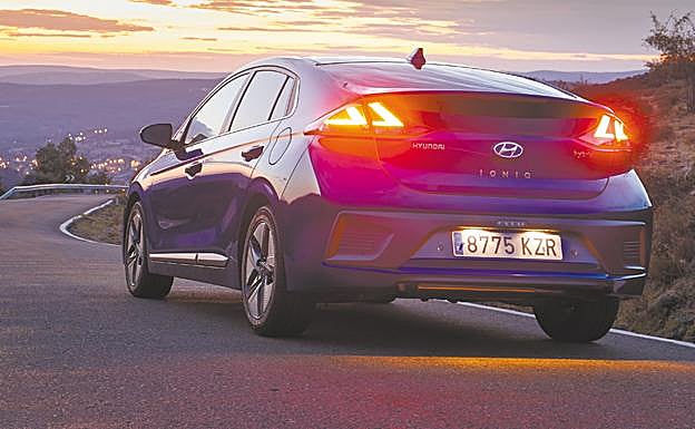 Su comportamiento, consumos, habitablidad y capacidad de maletero colocan al IONIQ como un híbrido muy interesante si lo comparamos con el resto de opciones del mercado.