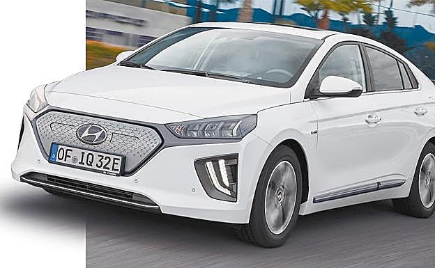 Una de las diferencias más apreciables para reconocer a cada uno de los tres componentes de la gama Ioniq está en el frontal. En la fotografía, el 'morro' de la versión eléctrica 100%.