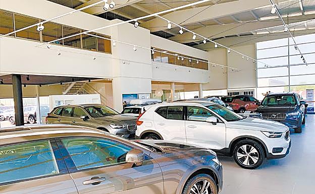 En la nueva exposición, en un ambiente tranquilo y muy agradable, el cliente puede informarse de todo lo relacionado con el automóvil que desea, tomarse un café conociendo los modelos de financiación como Volvo Options, leasing y renting que ofrecen a empresas o autónomos y a particulares.