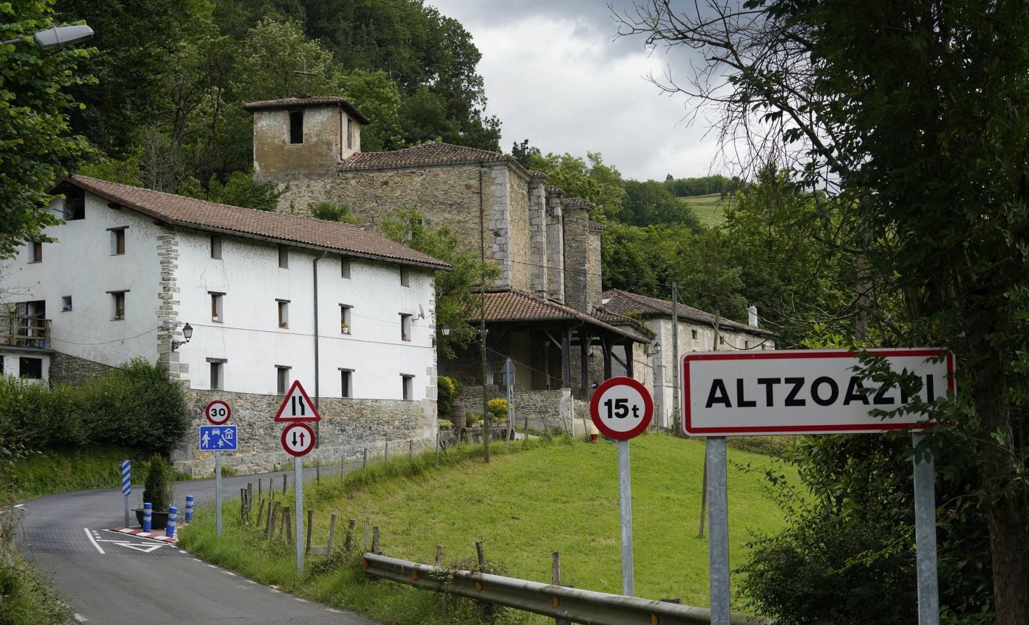 Altzo. Miguel Joaquín Eleicegui y sus 242 cm. hicieron conocida a esta pequeña localidad dividida en dos núcleos, Altzo Muño, la zona alta, y Altzo Azpi, al pie del monte Otsabio