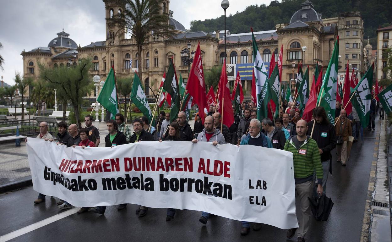 Manifestación del sector del Metal por las calles de Donostia en mayo de 2010