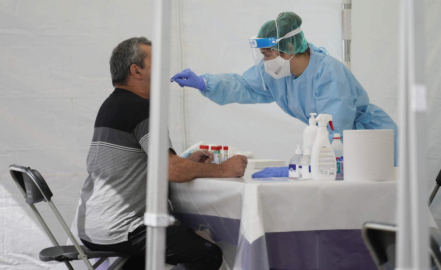 El foco de Ordizia suma un total de 48 contagios, más de la mitad residentes en el municipio, lo que ha llevado decretar el uso obligatorio de la mascarilla entre los vecinos de esta localidad guipuzcoana, también al aire libre, en vísperas de las elecciones del domingo, cuya seguridad está garantizada, según el Gobierno Vasco.