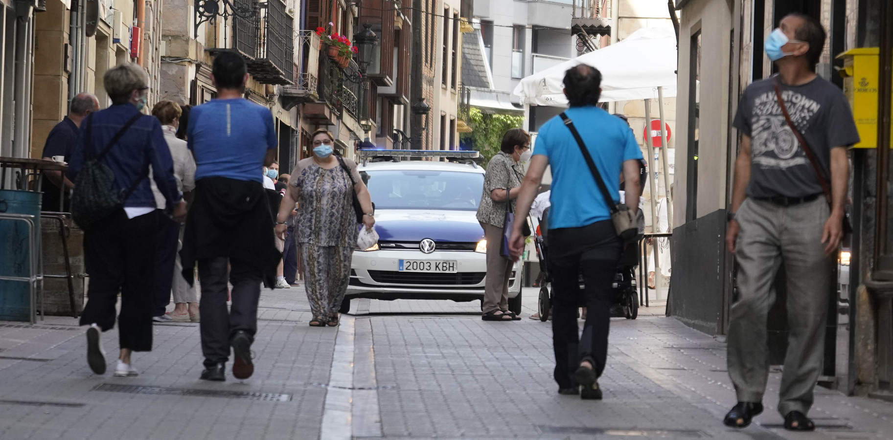 El foco de Ordizia suma un total de 48 contagios, más de la mitad residentes en el municipio, lo que ha llevado decretar el uso obligatorio de la mascarilla entre los vecinos de esta localidad guipuzcoana, también al aire libre, en vísperas de las elecciones del domingo, cuya seguridad está garantizada, según el Gobierno Vasco.