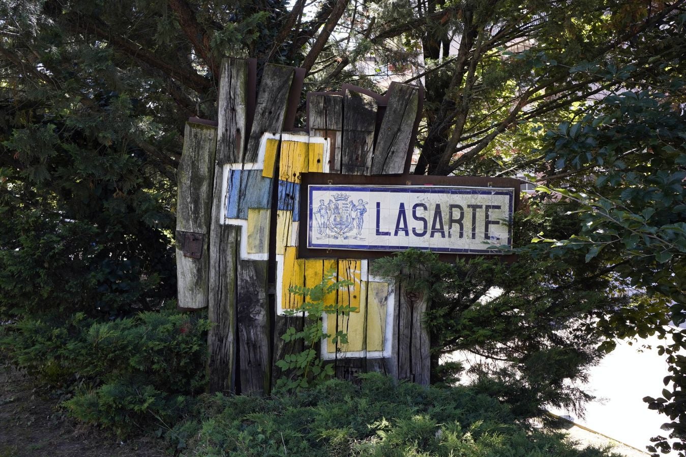 Lasarte-Oria. Ubicado estratégicamente entre las cuencas del Urumea y del Oria, formó parte de San Sebastián y después pasó a ser un barrio de Hernani. Es independiente desde 1986.