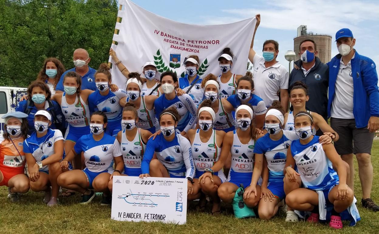 La trainera femenina Donostiarra hace historia al lograr en Zierbena su primera bandera