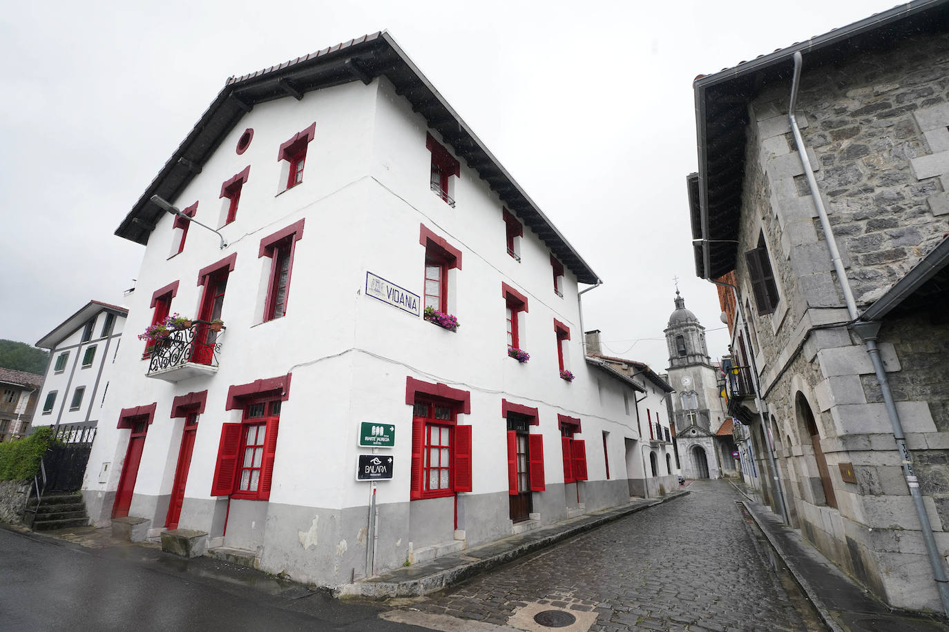 Bidania-Goiatz. Constituido tras la unión de dos pequeños pueblos rodeados de bosques y montañas, es el municipio más alto del territorio histórico de Gipuzkoa