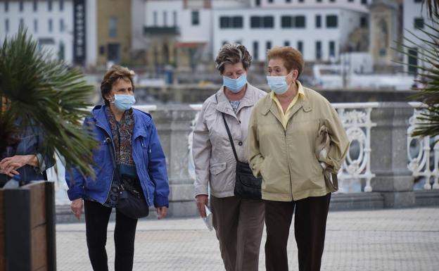 «La mascarilla no se toca y si te la quitas no se lleva en el codo ni en la mano»