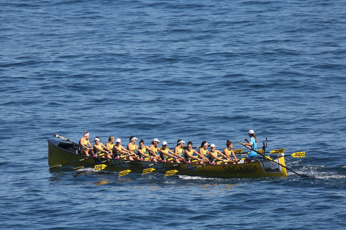 Donostiarra celebra su victoria en la regata de Orio.