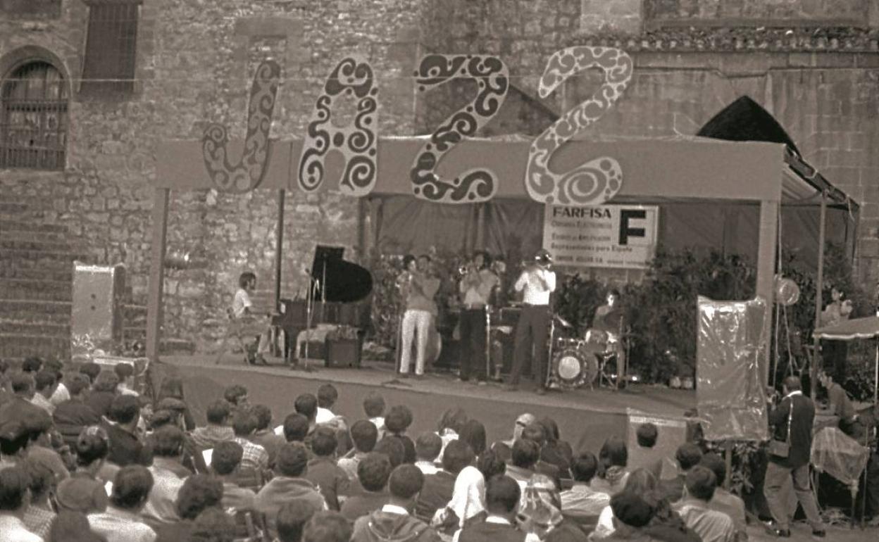 La plaza de la Trinidad, espacio de referencia, pero no único, del Jazzaldia. 