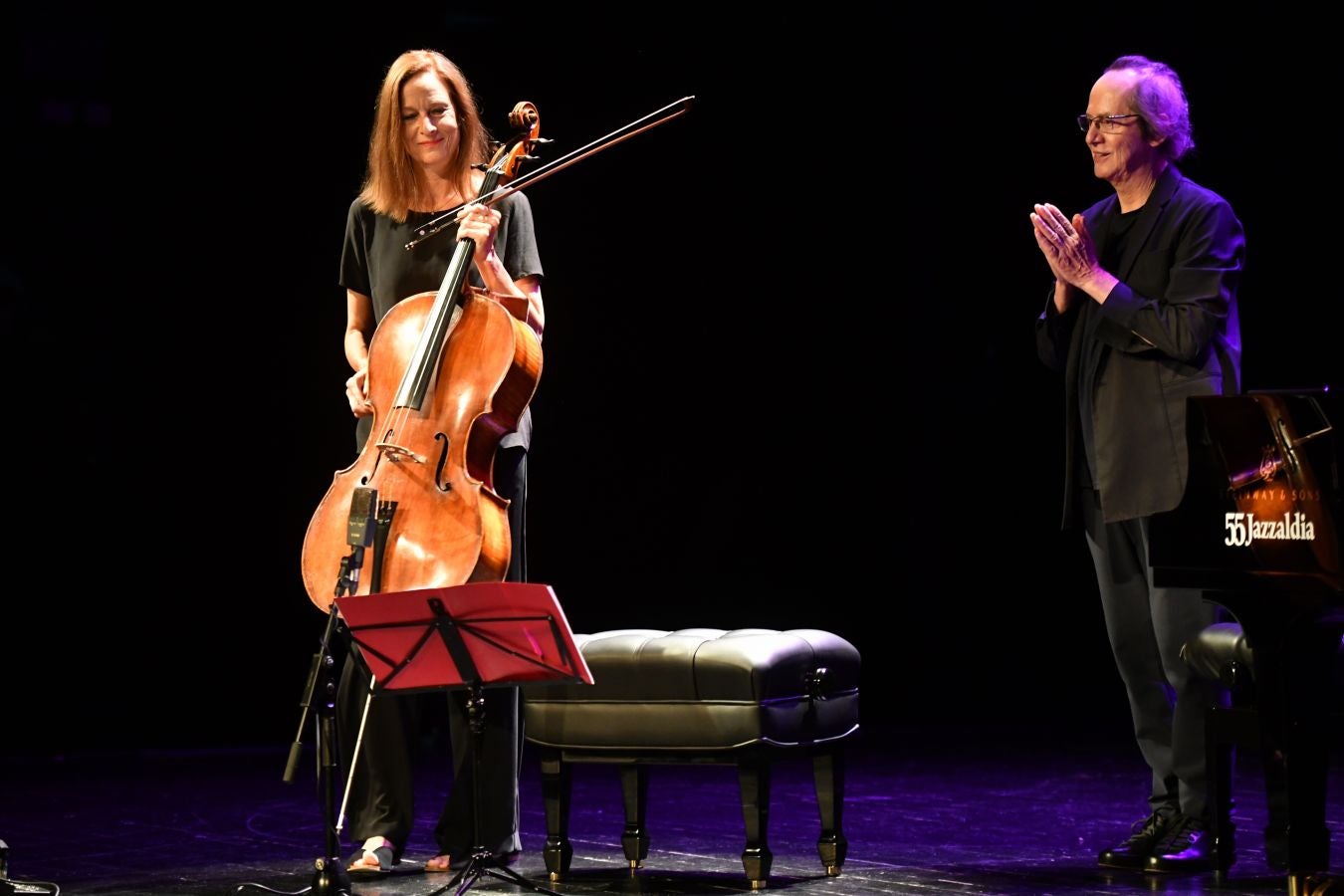 Segunda jornada en el Festival de Jazz de San Sebastián. La chelista alemana Anja Lechner y el pianista francés François Couturier han presentado este jueves su último trabajo, 'Lontano', en el teatro Victoria Eugenia.