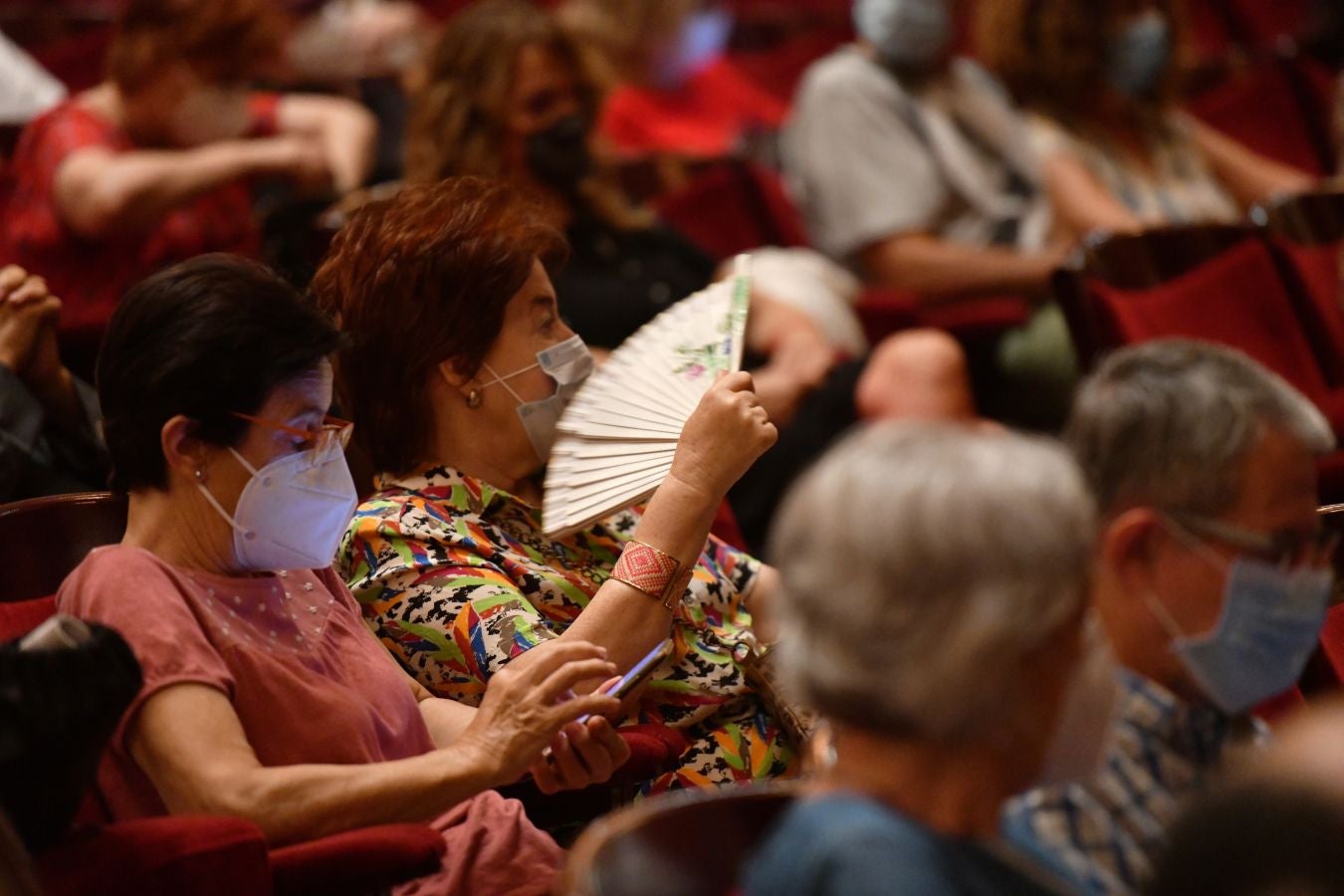 Segunda jornada en el Festival de Jazz de San Sebastián. La chelista alemana Anja Lechner y el pianista francés François Couturier han presentado este jueves su último trabajo, 'Lontano', en el teatro Victoria Eugenia.