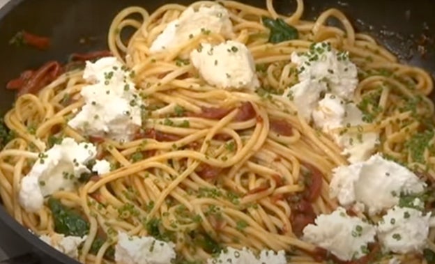 Receta de pasta con pimientos, espinacas y queso de David de Jorge