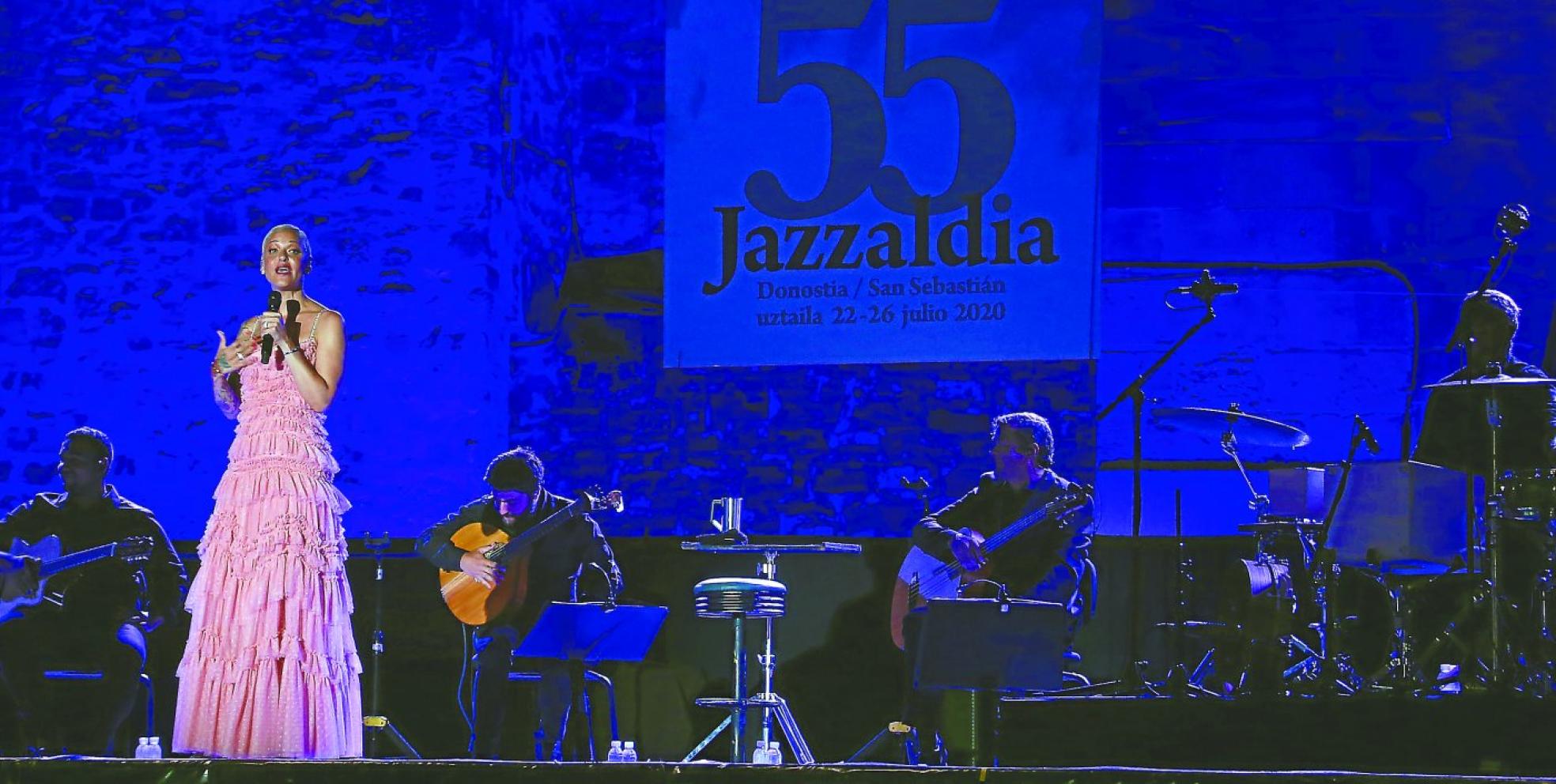 Mariza brilló en su concierto de ayer, que llenó la Trinidad. 