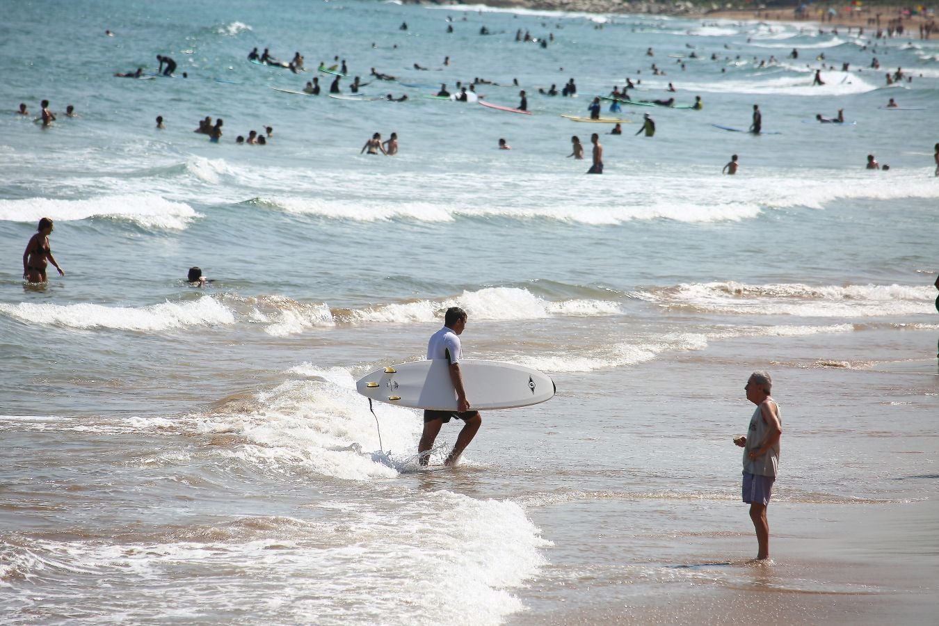 Gipuzkoa se ha despertado con temperaturas de en torno a los 30 grados. Un lunes que anticipa las altas temperaturas de finales de semana