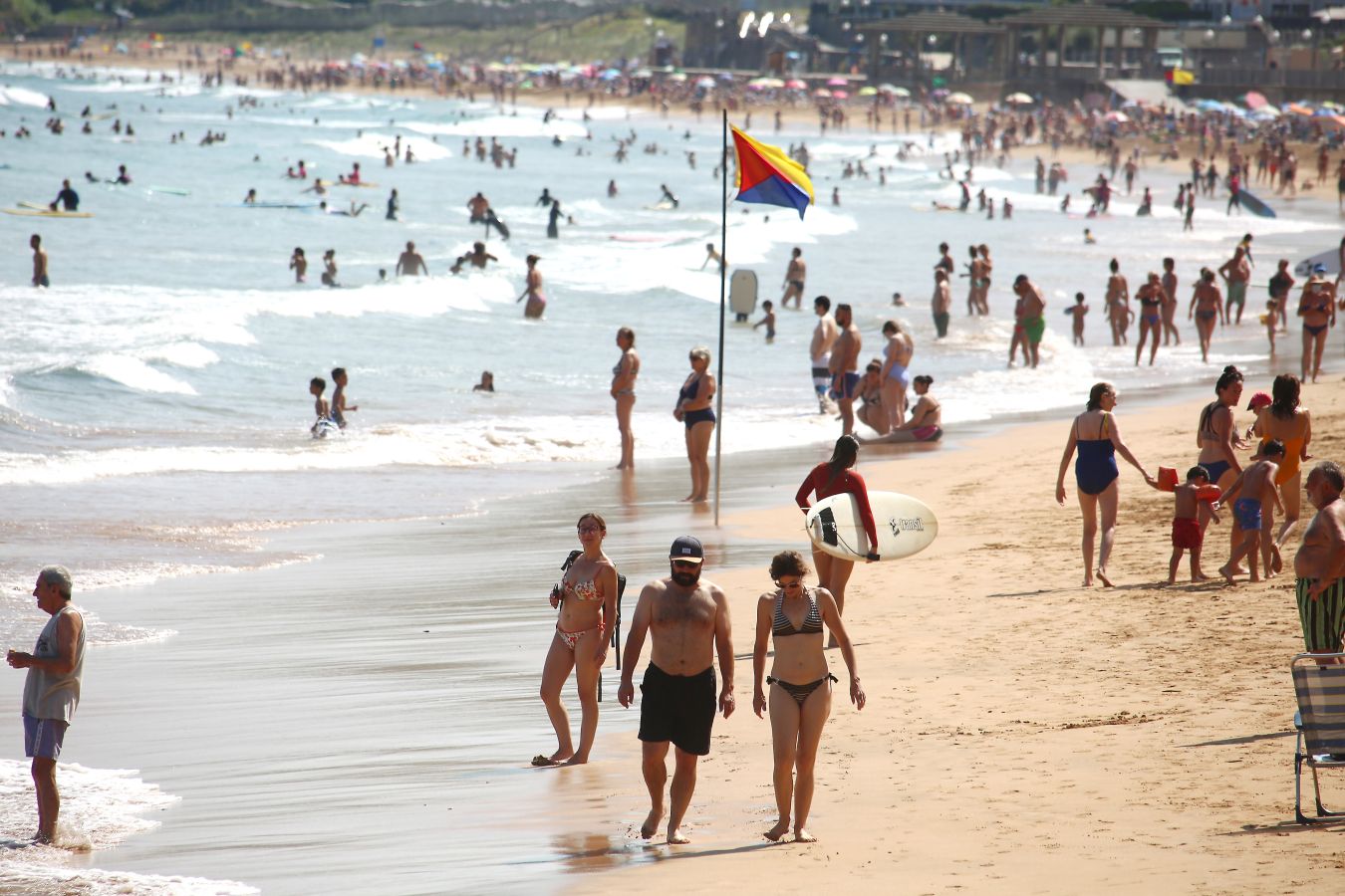 Gipuzkoa se ha despertado con temperaturas de en torno a los 30 grados. Un lunes que anticipa las altas temperaturas de finales de semana